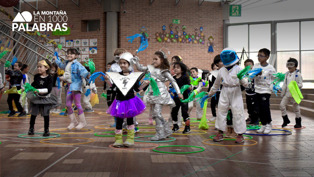 Niños y adolescentes con dispositivos tecnológicos
